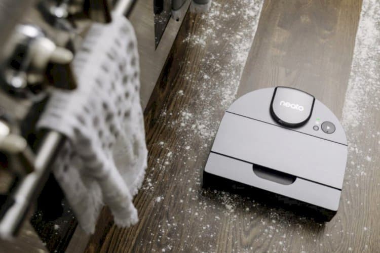 Có thể thấy rằng, so với D8, robot hút bụi cho gia đình Neato D9 có khả năng xử lý bụi bẩn hiệu quả hơn với màng lọc Hepa đi kèm. Cùng với đó là thùng rác lớn, chổi chính cực đỉnh, thời gian làm việc dài lâu,… khiến cho robot thực sự là một thiết bị đáng cho các chị em nhanh chóng cho vào giỏ hàng. Mua sản phẩm trực tiếp với chính sách bảo hành uy tín, chính hãng tại IrobotStore, để mang đến không gian sạch sẽ cho căn nhà của bạn sau một ngày dài.